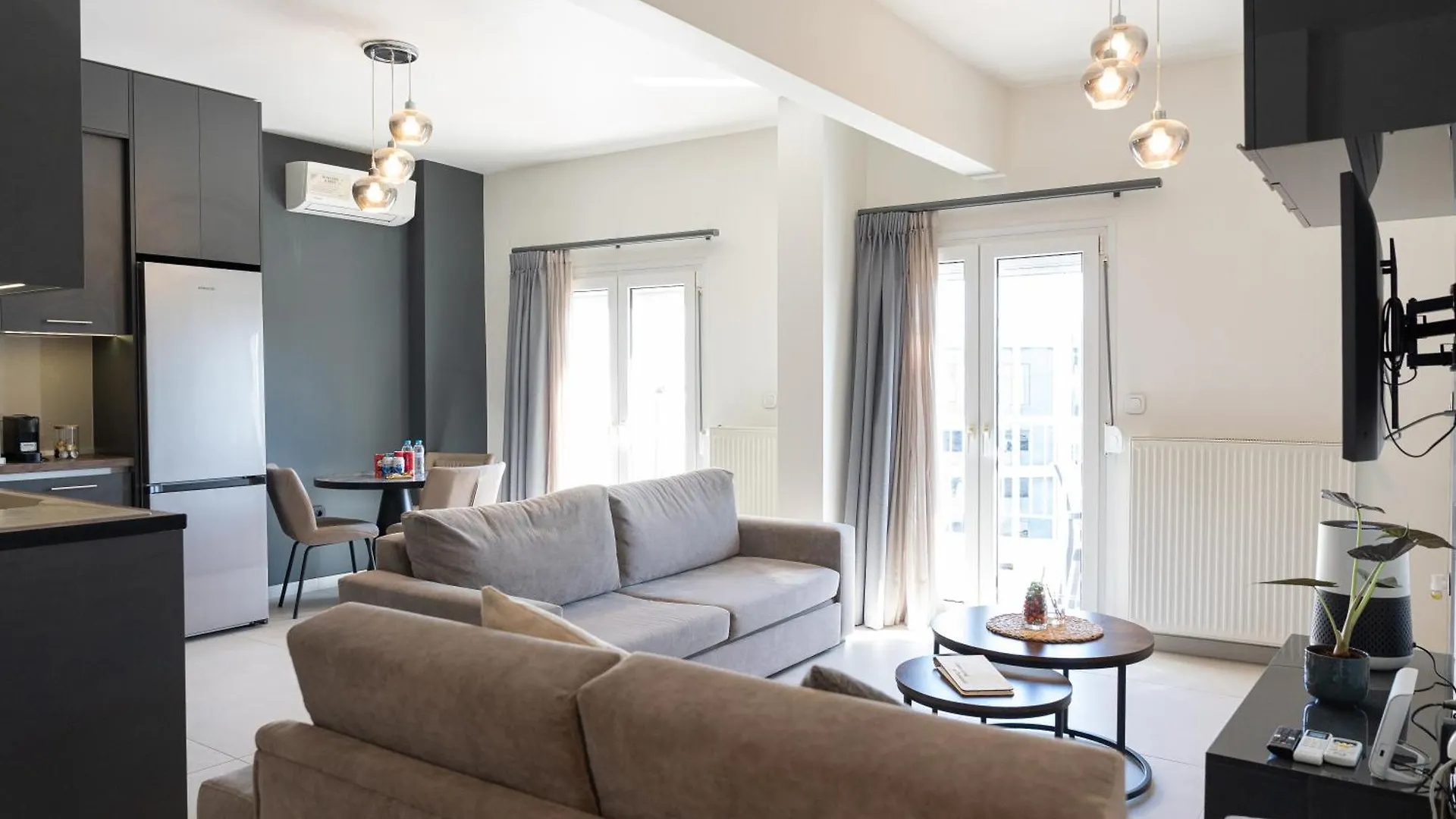 Elegant, Modern & Spacious Apartment In Thessaloniki With Balcony 0*,  Greece