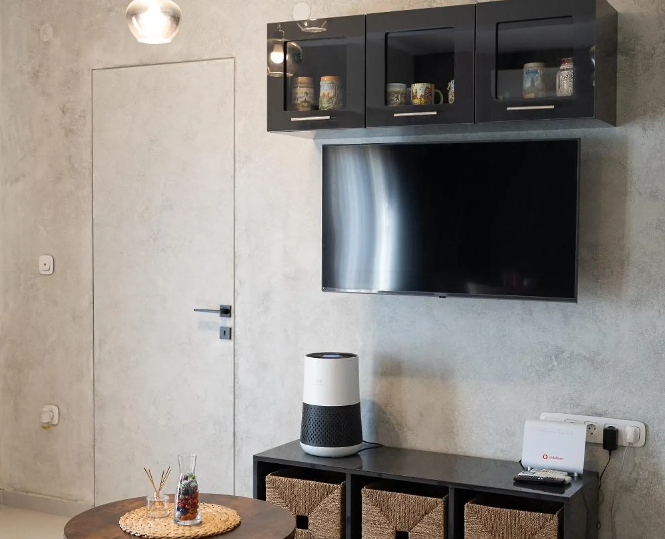 Elegant, Modern & Spacious Apartment In Thessaloniki With Balcony